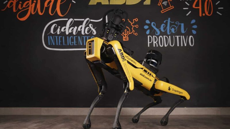 Lançamentos com IA da MWC 2024: celular sem tela, cão robô e muito mais!